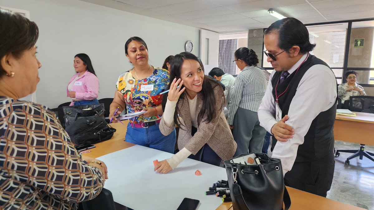 PDHCDMX's tweet photo. Hoy participamos con el módulo "Principios de Igualdad y No Discriminación, Enfoques Diferenciados e Interseccionalidad" en el taller piloto “La atención de las personas servidoras públicas, con enfoque intercultural para el cumplimiento de los Derechos Indígenas”.

Desde la #IESIDH en coordinación con la @SEPICDMX refrendamos nuestro compromiso para el fortalecimiento de capacidades para la mejor atención de grupos de atención prioritaria.