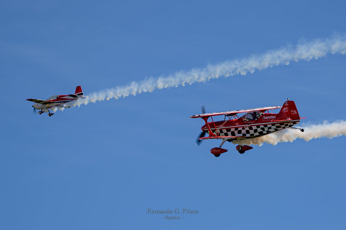Ferfast's tweet photo. Recordando a esta dupla acrobática sensacional! 😲📷 
#JulianGiraudo y su #Extra300 a radiocontrol y el maestro #JorgeMalatini con su #Pitts biplano durante su show en Morón! 📷🇦🇷#AV2023 
#AcrobaciaAerea #avgeek #spotter #Nikon #Sigma 
@JorgeMalatini1 @De_aviacion @bettycbr https://t.co/GPQirTqrhY