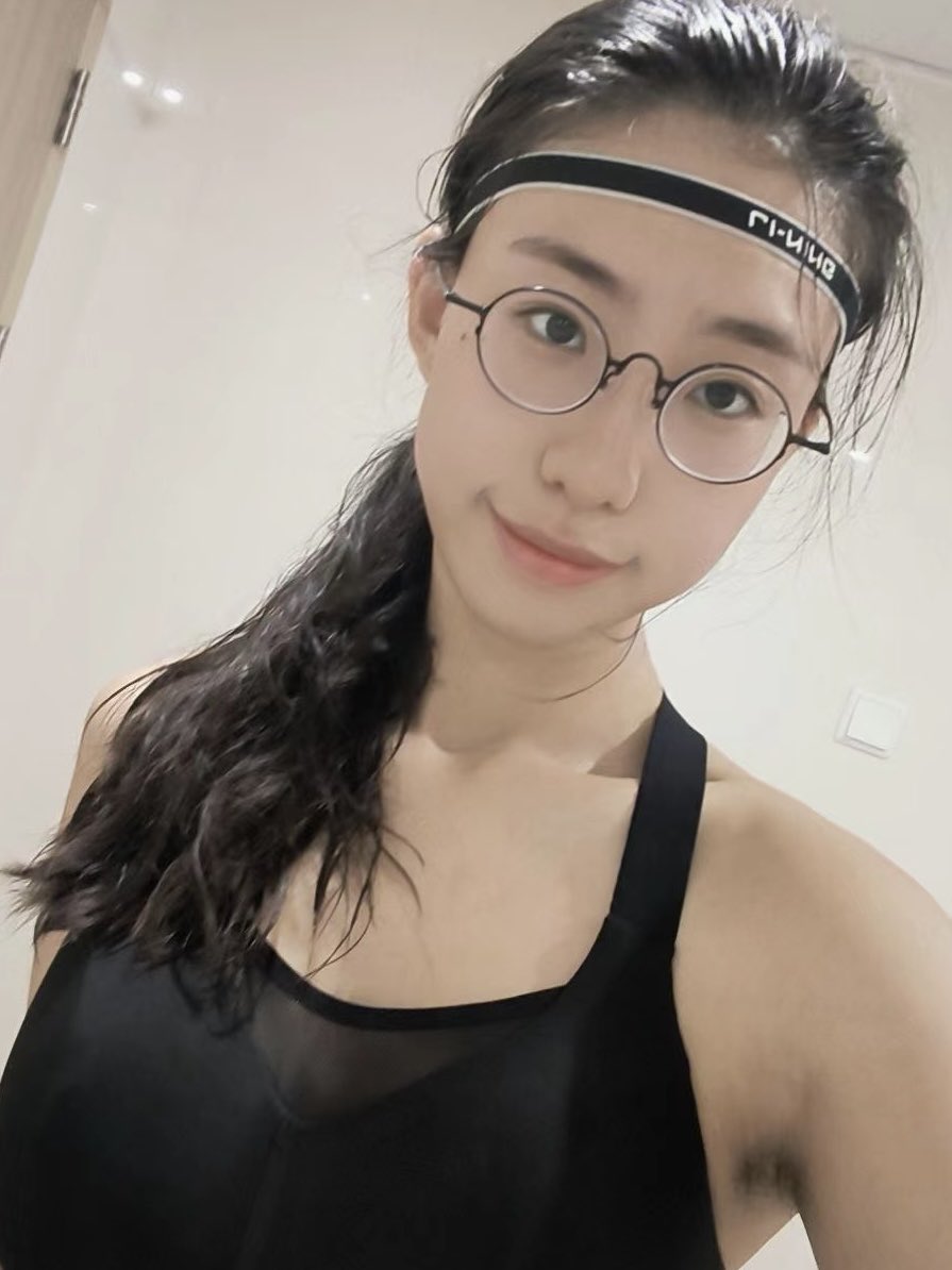 hairy_armpit_'s tweet photo. 美女の腋毛に勝るものはない 
⁡
#腋毛 #わ���毛 #脇毛 #腋フェチ #armpithair https://t.co/SSuWRuPwcY