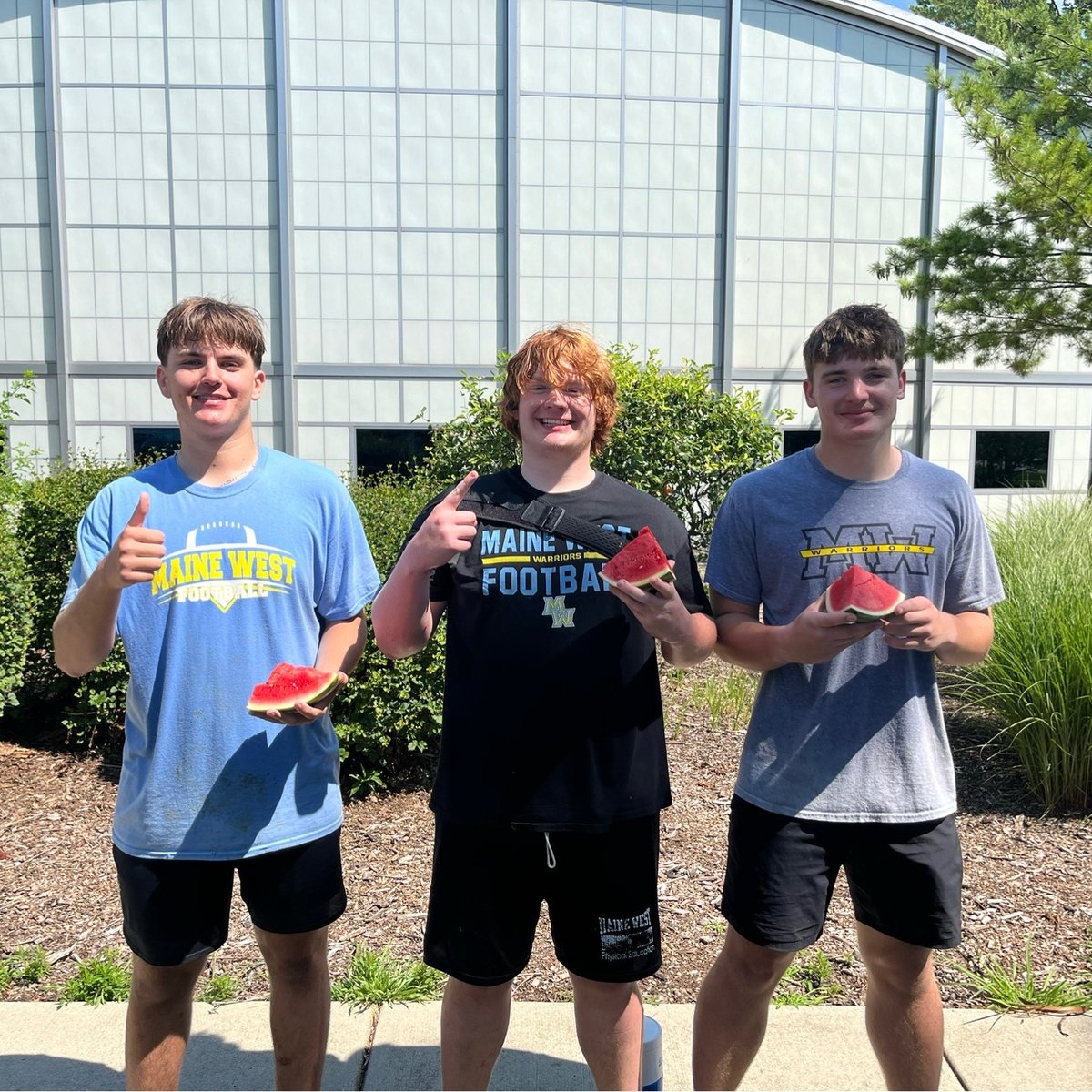 MaineWestFtbl's tweet photo. Congrats to the #TEAM65 🍉 Champs! Brody Kroschel is the overall winner. Lucas Masek and Lukasz Kleszcz were our respective Junior and F/S champs. Thx to our parent volunteers for slicing  the food. Camp at West went great. Now we head to Augustana College for team camp. #LetsEAT https://t.co/3gYVaK2rZT