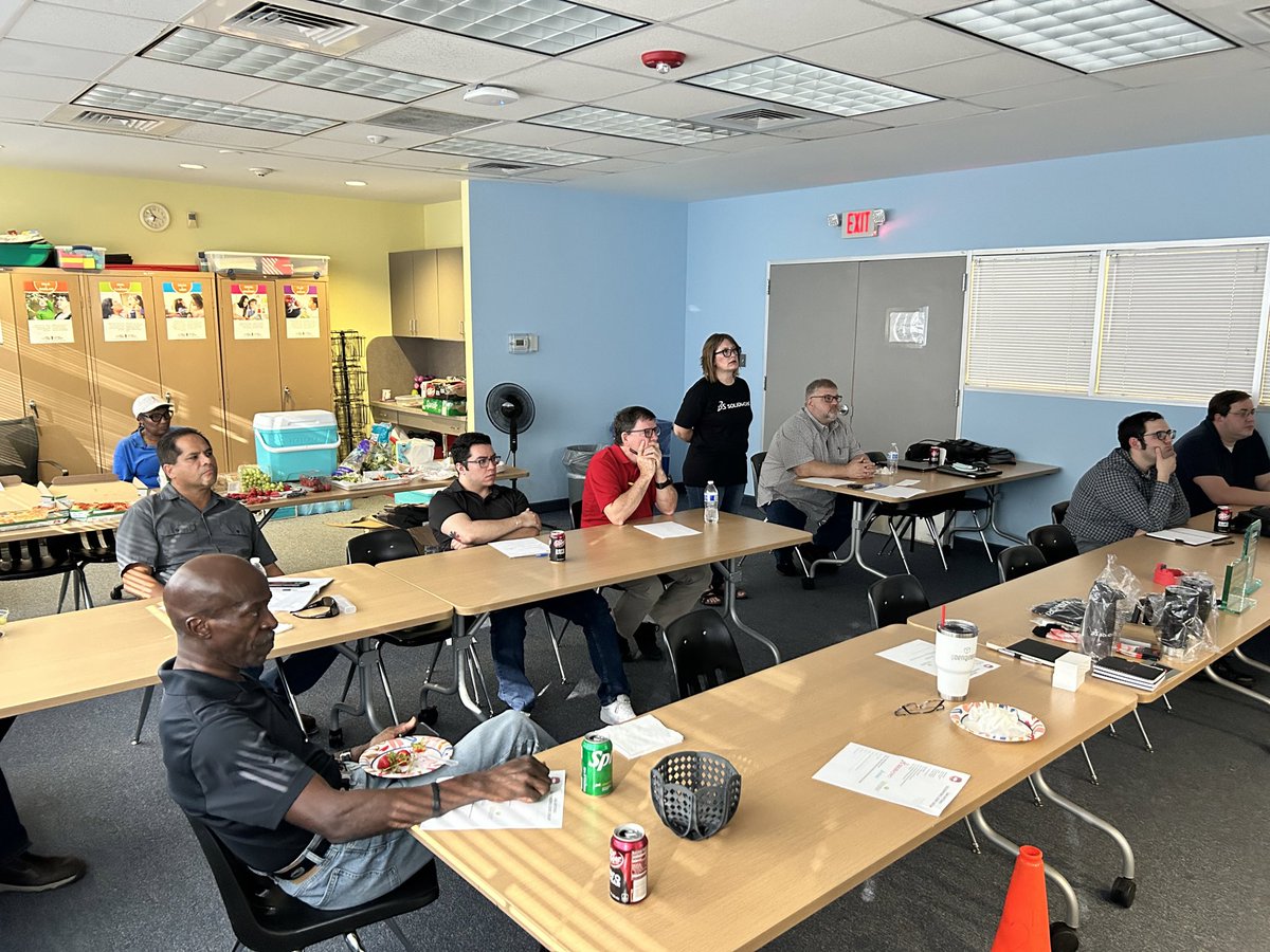 stevewcalvert's tweet image. First San Antonio user group meeting in a long time. Amanda Underbrink is the new user leader #SASUG