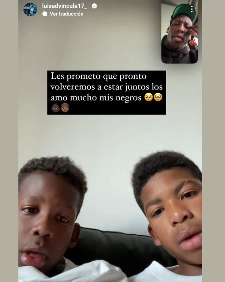 Como olvidar cuando Advincula subió una foto de sus hijos y uno de los emojis tenía la piel más negra que el otro ksjsjajaja COMO TE QUIERO PICHÓN, VOS SI ENTENDÉS COMO ES ESTO.