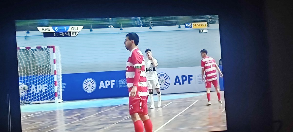 marcaballero82's tweet photo. En cosas que solo la APF puede lograr, Afemec clasificó a la final del torneo de primera de Futsal FIFA tras eliminar dos veces a Olimpia en semifinales. La APF no se cansa de hacer papelones y mamarrachos. Impresentables. Lo de Afemec es un ejemplo de dignidad deportiva. https://t.co/XN7hoxHW0W