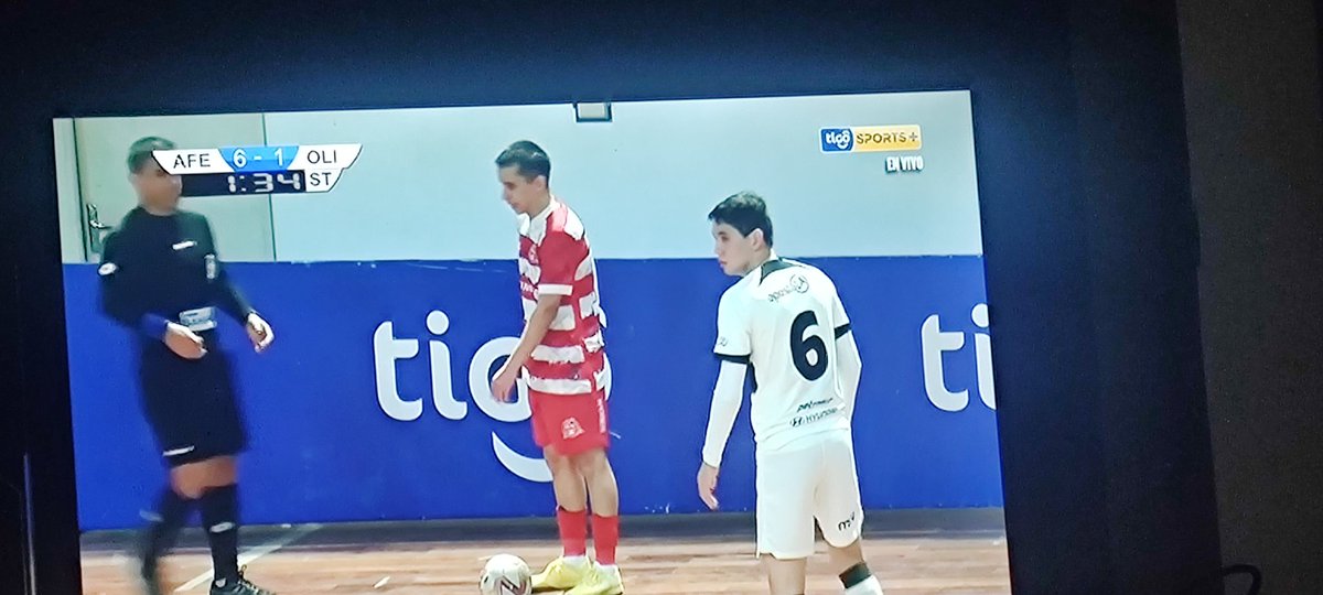 marcaballero82's tweet photo. En cosas que solo la APF puede lograr, Afemec clasificó a la final del torneo de primera de Futsal FIFA tras eliminar dos veces a Olimpia en semifinales. La APF no se cansa de hacer papelones y mamarrachos. Impresentables. Lo de Afemec es un ejemplo de dignidad deportiva. https://t.co/XN7hoxHW0W