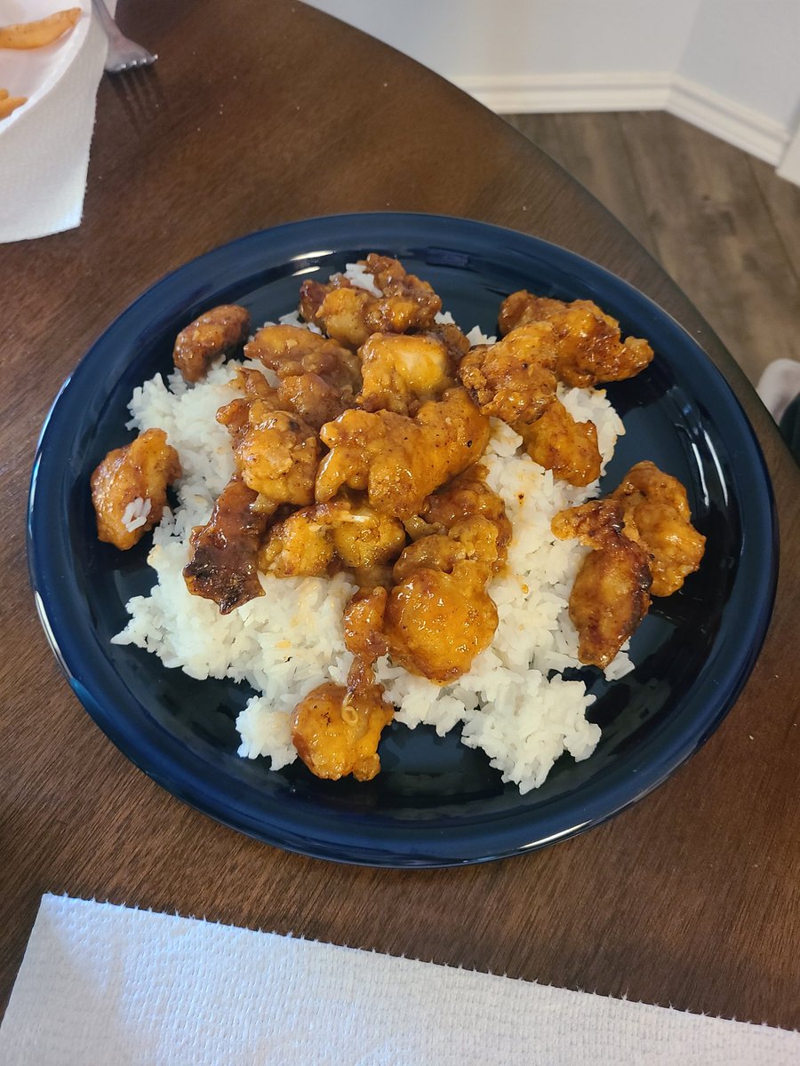 utacoachwags's tweet image. Who needs a restaurant when you have daughters that love to cook #orangechicken #fromscratch