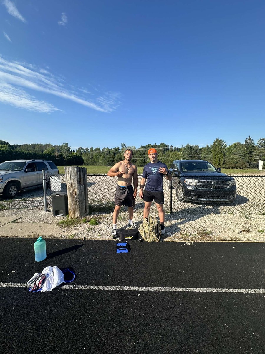 Rippin Vining tweet media