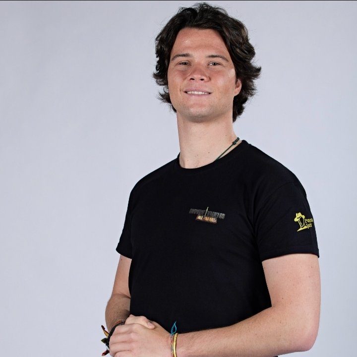 🟡DUELO DEFINITIVO🟡

¿Quién debe SALVARSE de la expulsión?

♥️Jorge
🔄Bosco

#ConexionHondurasAllStars4 #SVAllStars16J