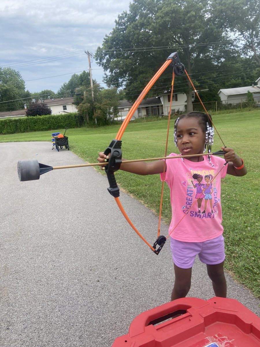 KidscareGCSD's tweet image. Archery, stained glass art, the ice cream truck, and a power outage today @GreeceCentral! We were definitely in the Renaissance! 😉 #Back2TheFuture