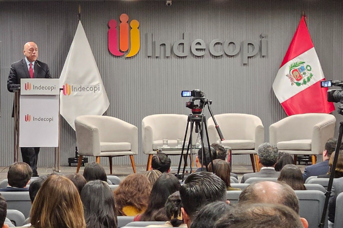 IndecopiOficial's tweet photo. En el marco de la Semana de #EliminaciónDeBarrerasBurocráticas, se desarrolló el conversatorio "Desafíos y perspectivas del Sistema de Eliminación de Barreras Burocráticas", inaugurado por el presidente ejecutivo del Indecopi, Alberto Villanueva Eslava. https://t.co/CGaddaTu1i