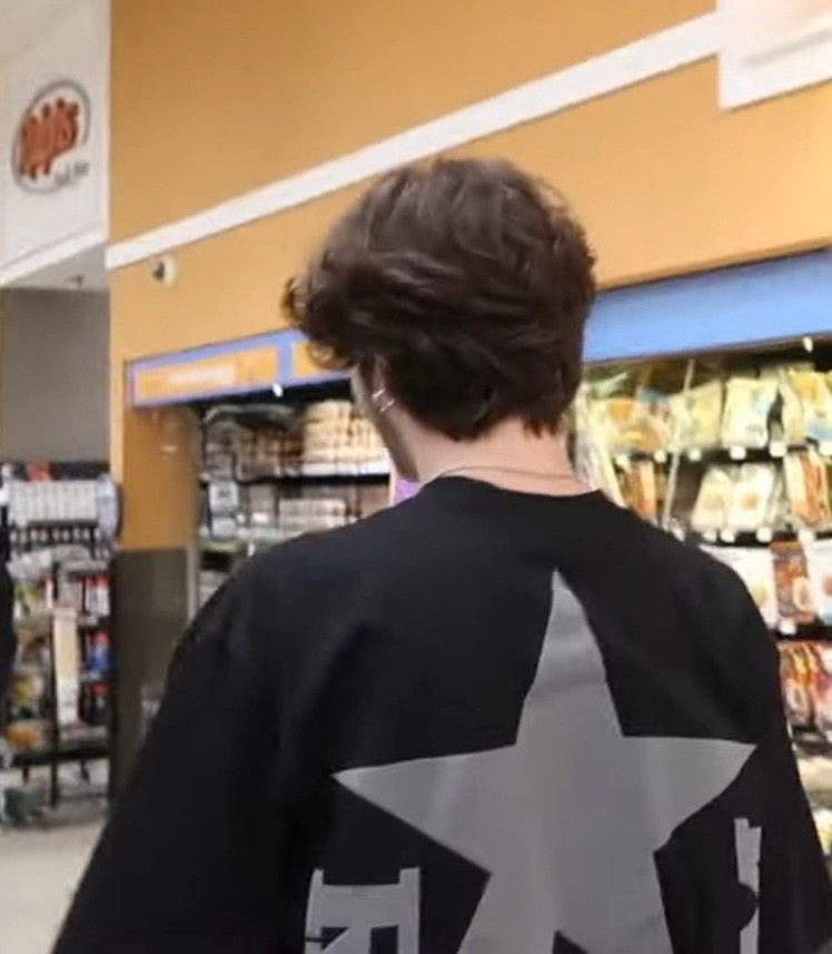 bee ◡̈ tweet media