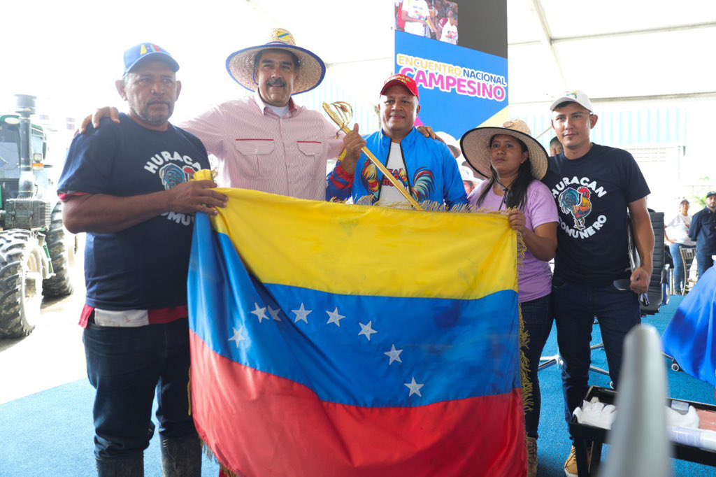 He delegado en los compañeros Wilmer Granadillos, dirigente político de Sanare, en Jesús Silva, presidente de café Cardenal en el Tocuyo y en Ramón Reinoso, Comunero de Chabasquen, qué hagan la convocatoria a 5 caficultor@s por cada uno de los 34 municipios cafetaleros de