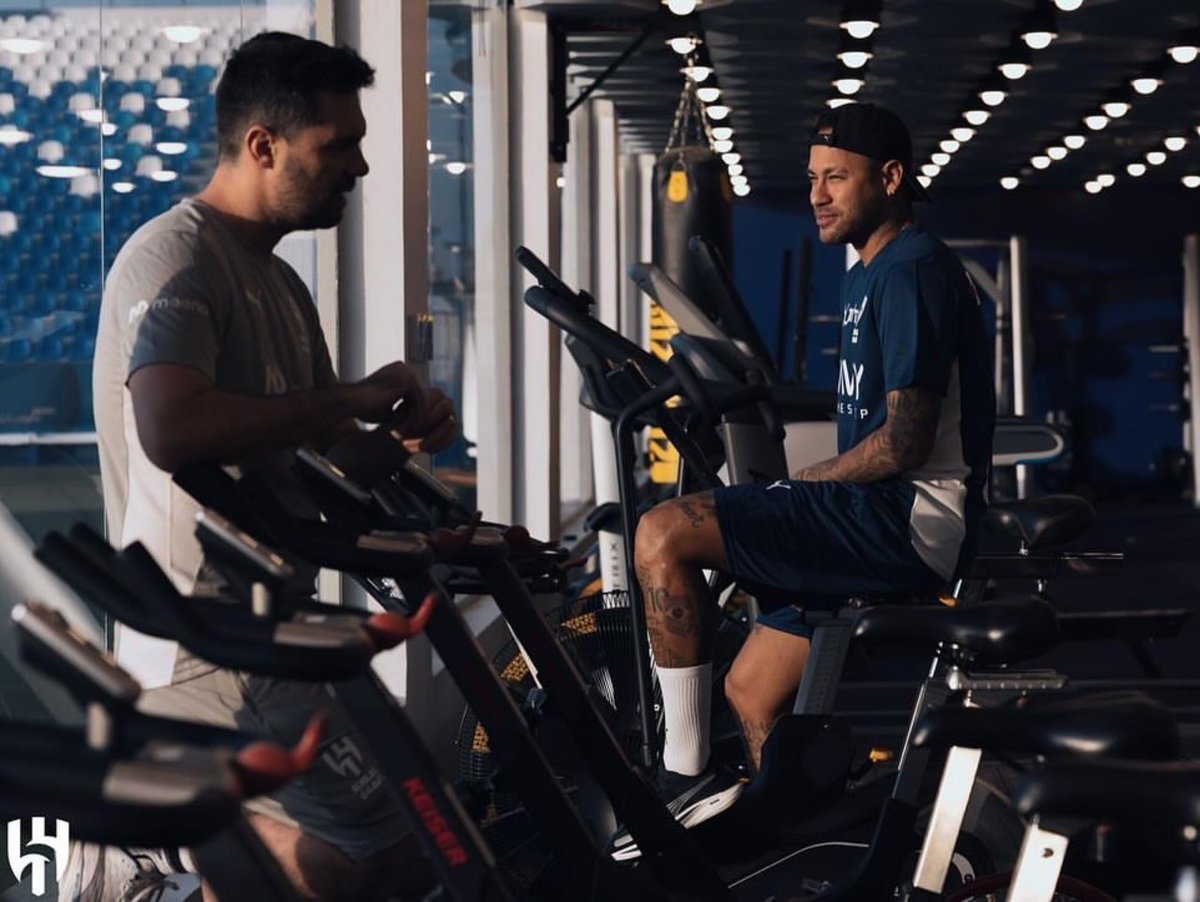 neymarjr's tweet photo. Training Day 💙🤍 https://t.co/QXniQzY6XK