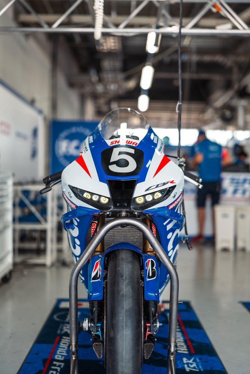 TSR_SUZUKA_JP's tweet photo. Good morning Suzuka!
We went back.
The test session begin now.
@tsrhondafrance
#suzuka8hours #FIMEWC #TSR #FCCTSR #FCCTSRHondaFrance #Honda #CBR #FCC #BRIDGESTONE #MOTUL #KANEMATSU #HRC #ACRYPoint #rsgear #RK #NGK #NISSIN #SHOWA #MIYAKI #ECOPlan https://t.co/RdzyTydmWH