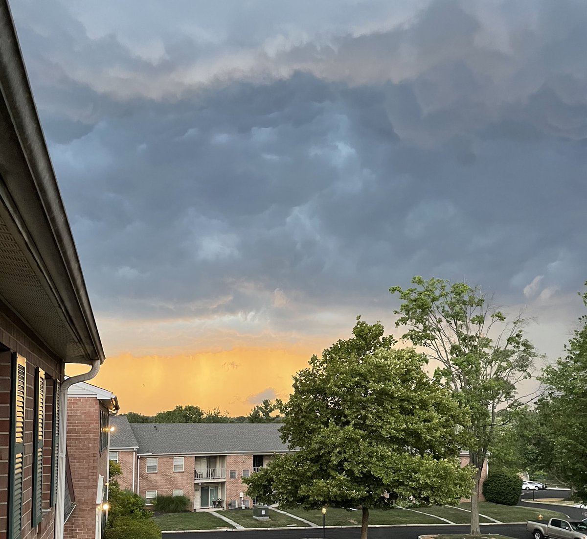 seankellychess's tweet photo. Looking northwest from west Chester @phillywx @NWS_MountHolly https://t.co/wUOR7XGhox