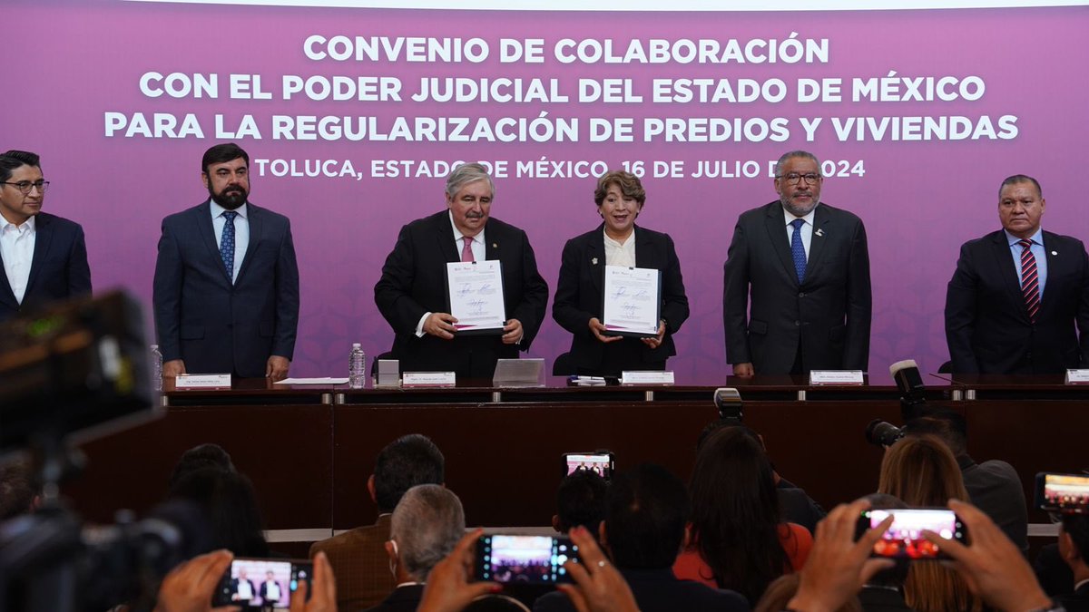 LizSandovalC's tweet photo. Agradezco a nuestra Gobernadora @delfinagomeza la invitación para presenciar la firma de Convenio de colaboración con el @PJEdomex, que permite regularizar predios y viviendas en los municipios. Este documento sin duda traerá beneficios para las familias mexiquenses. https://t.co/HkpfejvO9L