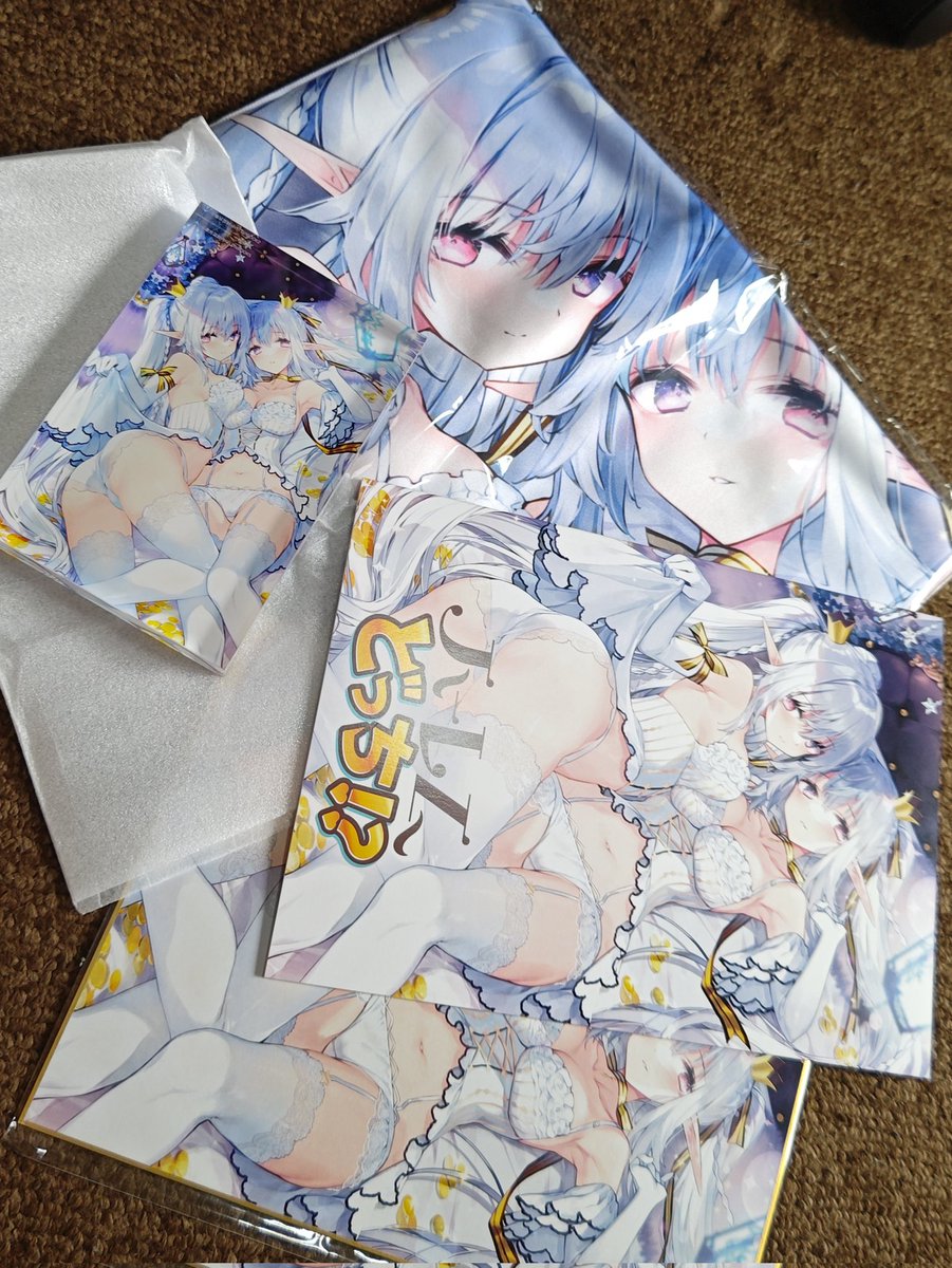「注文してたうりぼうざっかさんの画集セット届いたー再録ミニ画集だけど初表紙相変わず」|皐月深鈴‧✧̣̥̇‧お仕事募集中✧̇‧のイラスト
