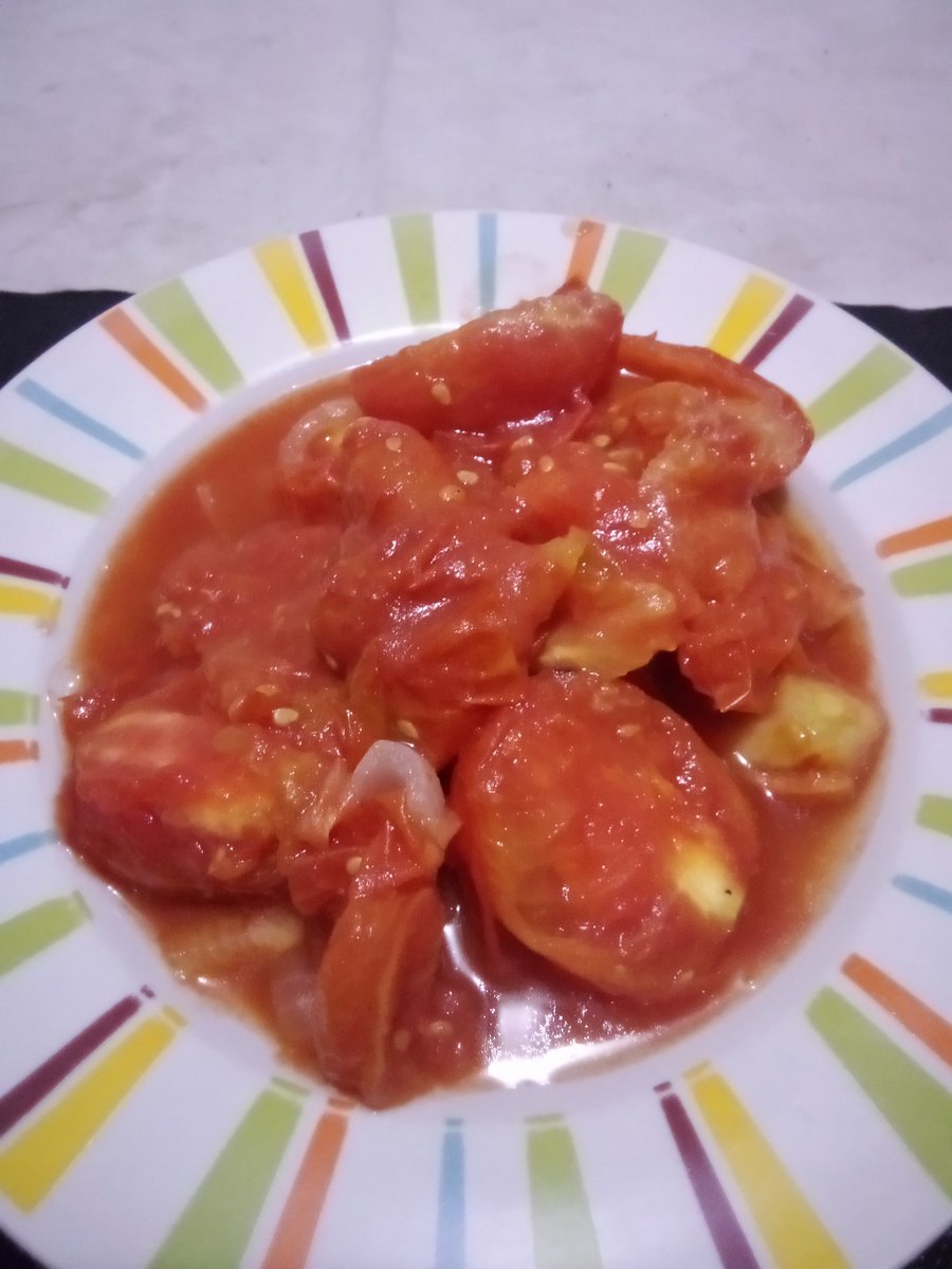 sirocanto's tweet photo. Tomates al ajillo... https://t.co/3p9YpnHkNJ