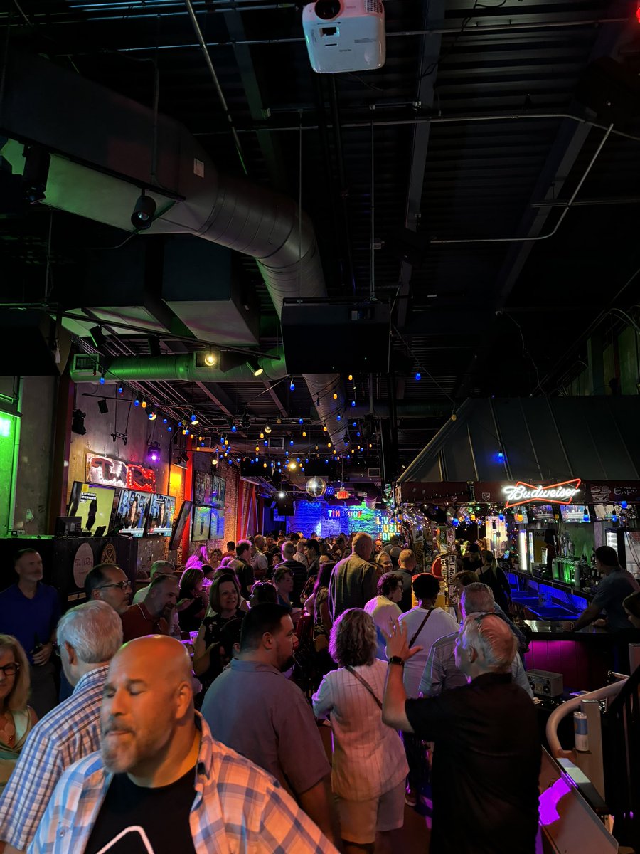 Goertzen_edu's tweet photo. Packed house at the @GetSchoolAI event! Love meeting &amp; getting to know the great folks from @NAESP #nashville https://t.co/xQ3kfzw5CD