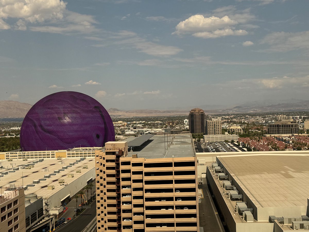 shuchig's tweet image. A room with a view 🤩 #CSTA2024 #NSFPIMeeting #CSForAll #LasVegas