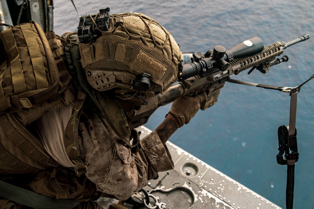 #PacificMarines with Weapons Company, Battalion Landing Team 1/5, <a href="/15thMEUOfficial/">15th MEU</a> conduct aerial sniper integration training aboard a <a href="/USNavy/">U.S. Navy</a> MH-60S Sea Hawk attached to Helicopter Sea Combat Squadron (HSC) 23 over the Pacific Ocean July 12, 2024. 

<a href="/USMC/">U.S. Marines</a> 📸 Cpl. Amelia Kang