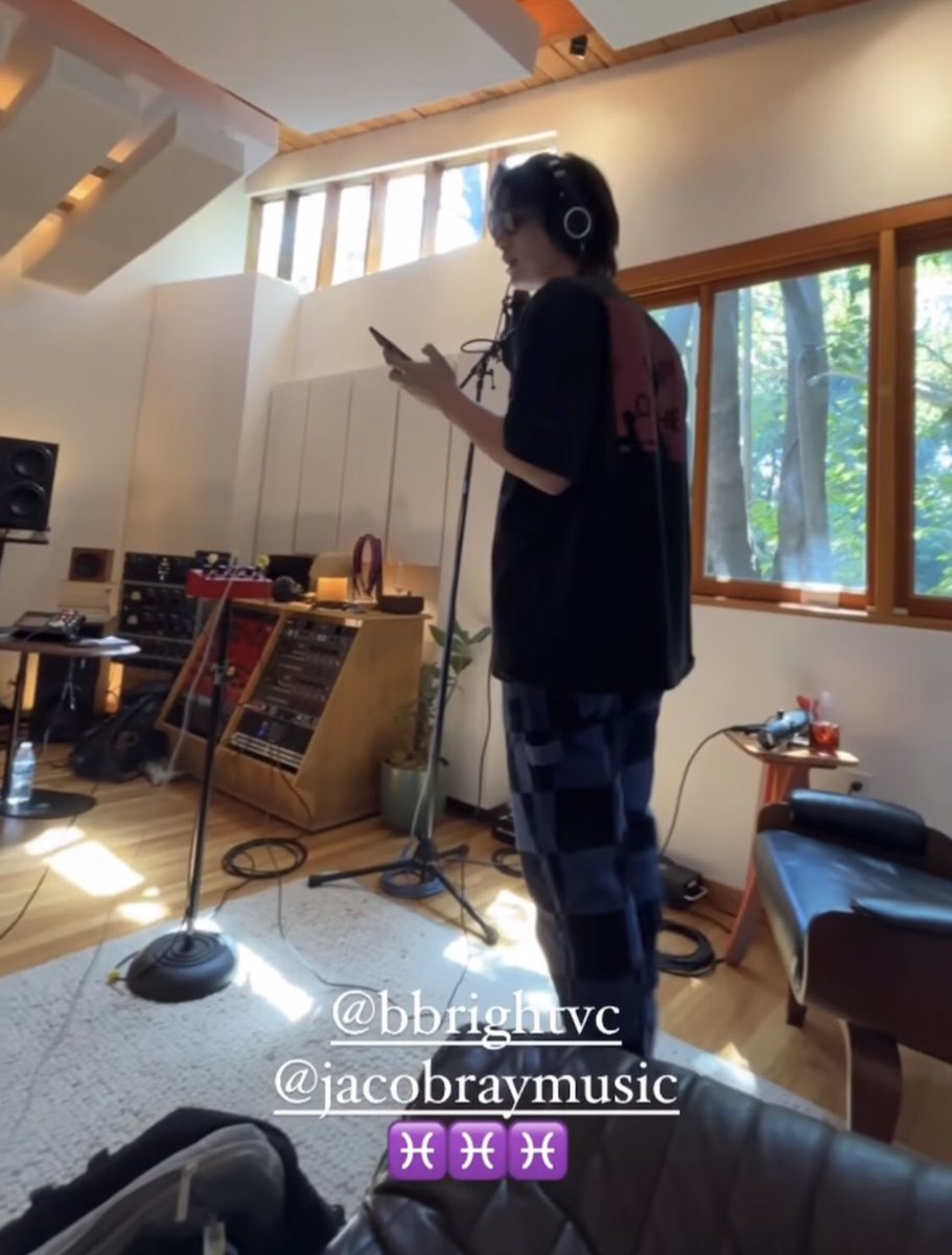 brights4bvc's tweet photo. Bright Vachirawit in Malibu with Jacob Ray, a musician, the composer of Die For You by Joji and the producer of La La Lost You and Every Summertime by NIKI. 

👀 #bbrightvc @bbrightvc 

 https://t.co/VxP2FFqkEs