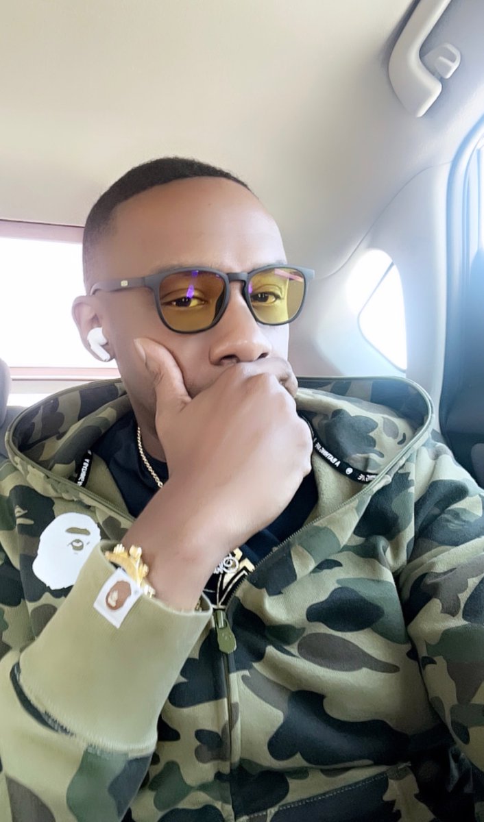 DRB3000's tweet photo. Best Dressed #FGC Player & Pro Gamer modeling the @CEOGaming x @ZenniOptical glasses & @BapeOfficial @ABathingApeUS outfit including #Bapex watch on the way to my flight for @EVO Las Vegas ! It’s my BIRTHDAY WEEKEND I turn old on JULY 22nd👨🏾🦳 @TeamStrike1st @FightingRetro #EVO2024 https://t.co/GX6N0Tiezt