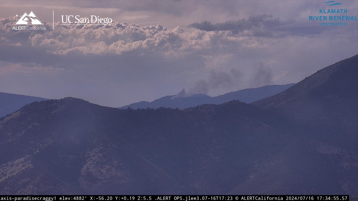 DanielFireTruck's tweet photo. This is the #BeeFire burning in Beaver Creek Rd/Bumblebee Creek, North of Highway 96, Siskiyou County.
Air Attack 240, is overhead, Two Air Tankers and Twi Copters were requested. https://t.co/DvTo5Sh41L