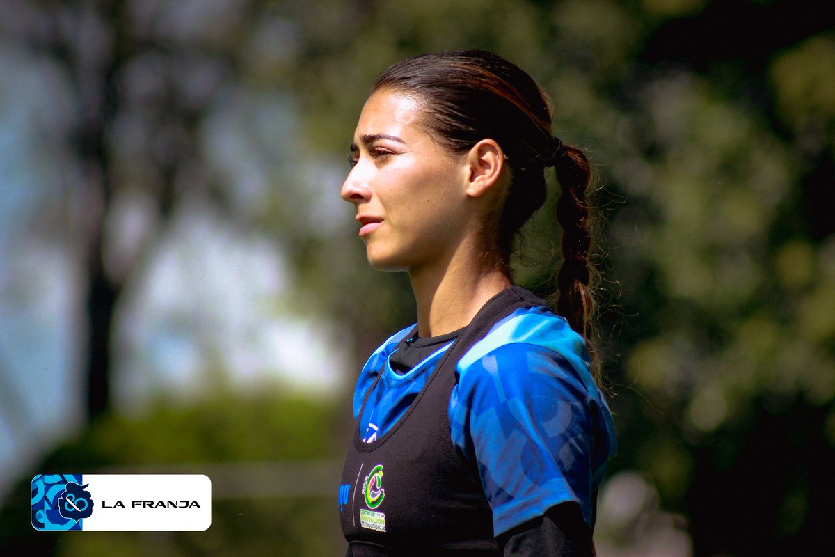 ClubPueblaFem's tweet photo. ¿Y esas miradas? 👀 Así la atención de nuestras Enfranjadas en cada indicación que nos da nuestro D.T. ☝🏼

Enfocadas y mentalizadas en buscar el primer triunfo del torneo 🔥

#LaFranjaNosUne🎽 https://t.co/bsE0CTtWF3