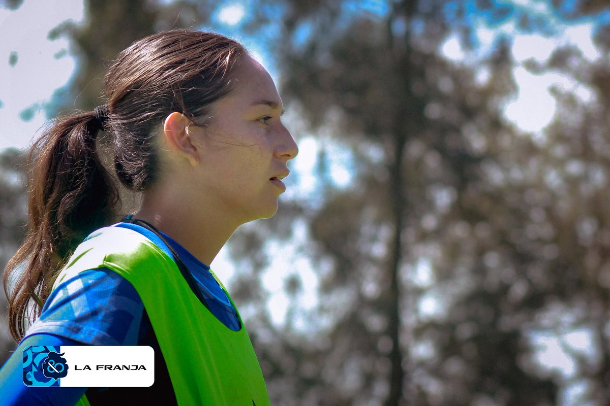 ClubPueblaFem's tweet photo. ¿Y esas miradas? 👀 Así la atención de nuestras Enfranjadas en cada indicación que nos da nuestro D.T. ☝🏼

Enfocadas y mentalizadas en buscar el primer triunfo del torneo 🔥

#LaFranjaNosUne🎽 https://t.co/bsE0CTtWF3