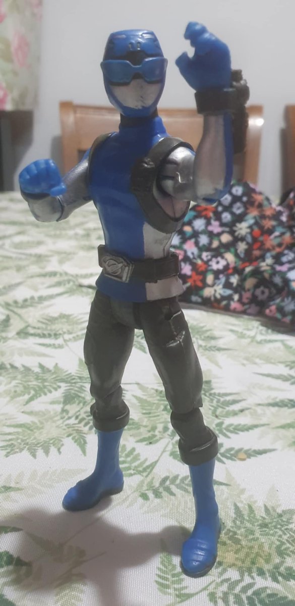 crossman311_077's tweet photo. I got this #BeastMorphers Blue Ranger pretty cheap today at the flea market. tbh i've only watched the crossover episode feat. #JasonLeeScott/#AustinStJohn appeared, &amp; it was pretty fun. 
Bonus: a regular @PRLegacyWars match 
#PowerRangers #SuperSentai #特命戦隊ゴーバスターズ https://t.co/zX2N72ctkK