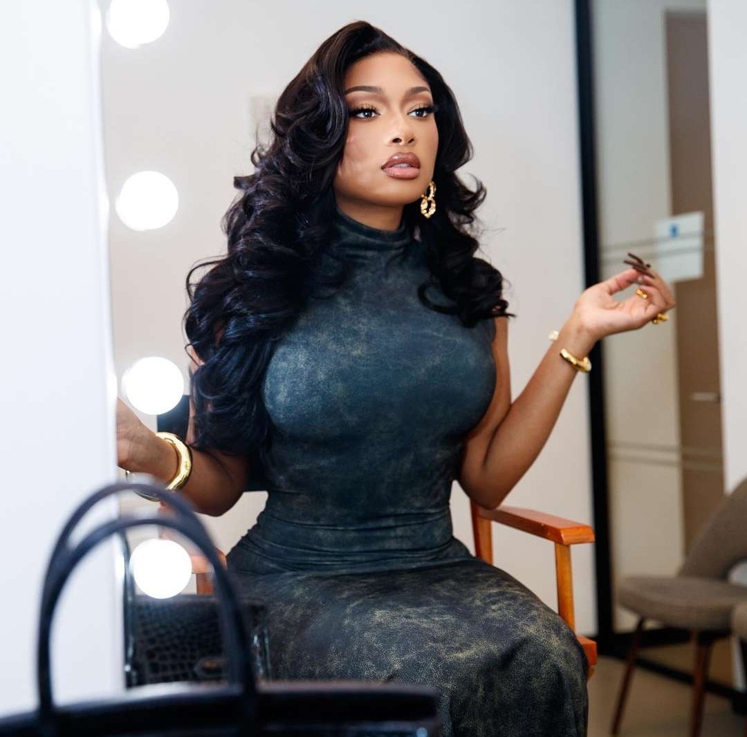 oi galera, essa gostosa aqui é minha irmã e está a procura de bocas para beijar ou até mesmo ficante!! ela é bi pra quem tiver dúvida!