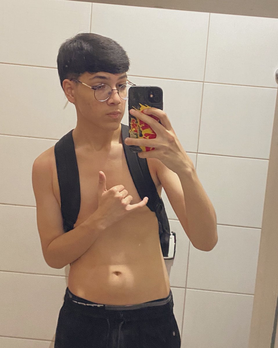 riquieson's tweet photo. pós treino 😵 https://t.co/ceZLi9NrIJ