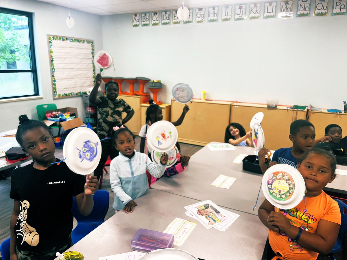 MsCookKC's tweet photo. Today we studied about China and discovered information about its history, people and art/music. After our discussion we built #MonkeyDrums Check them out putting on a mini performance! @1st_Murphy @HMC1Proud https://t.co/OJTPXxTrpH