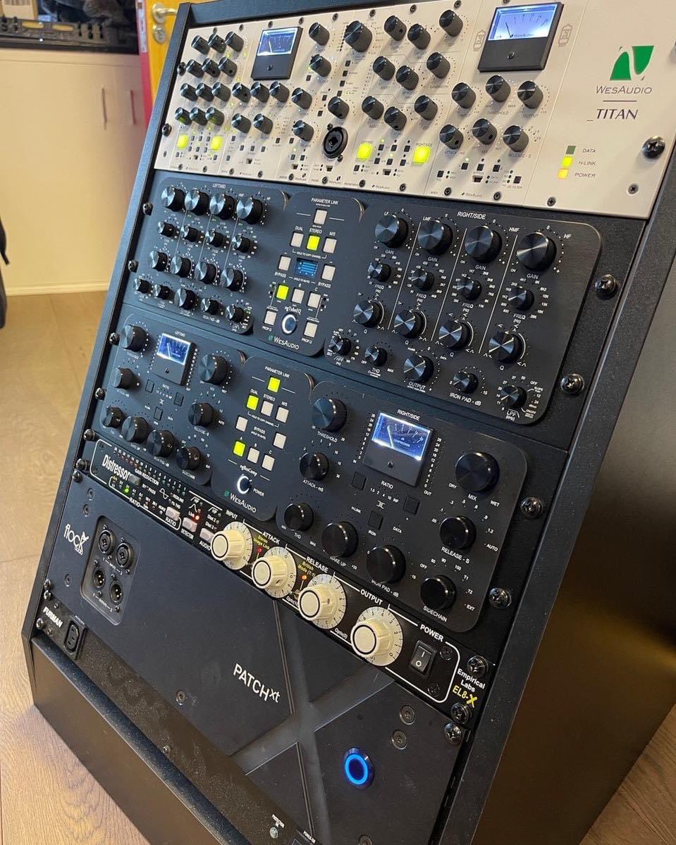 卓越した技術力とセンスが光る、気鋭のプロフェッショナル集団 “WesAudio”。ピュアアナログ回路をプラグインなどからリコール、オートメーションできるngシリーズは特に注目を集めています！umbrella-company.jp/brand/wesaudio/