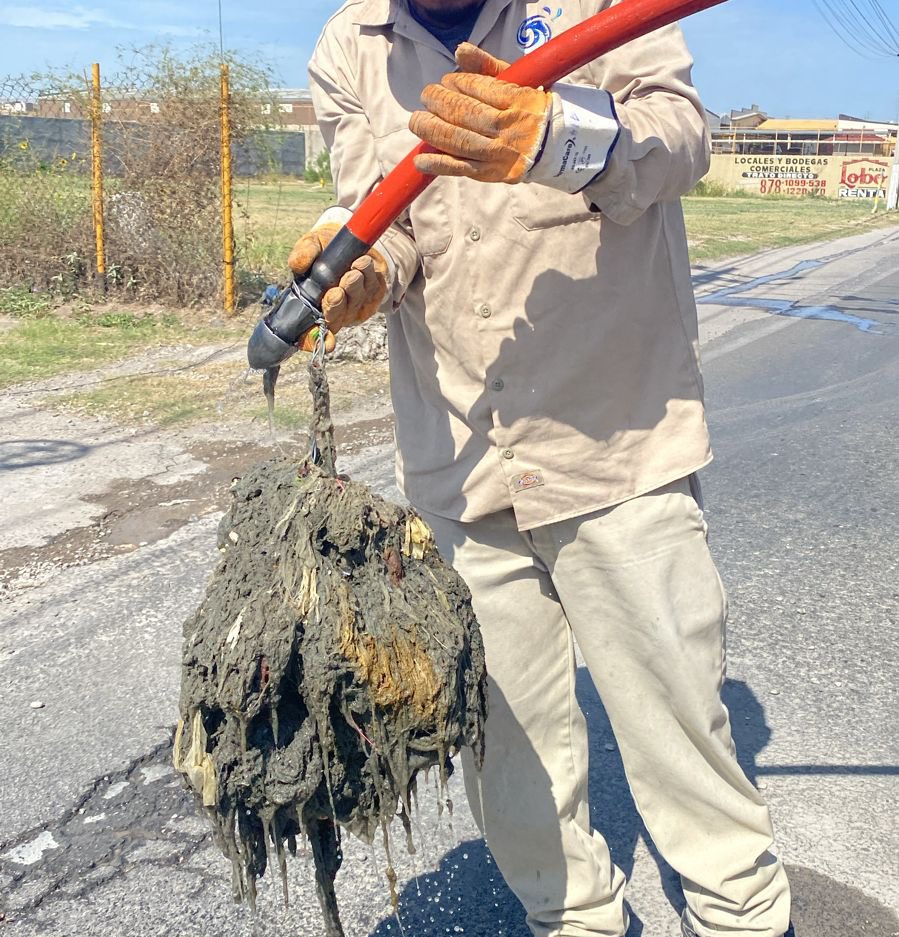 🚧Taponamiento por mal uso de la red de drenaje. 

¡No arrojes a la red objetos, grasas, ni toallas húmedas!

Cuida la Red de Drenaje

#PiedrasNegras #Coahuila #PiedrasNegrasCoahuila