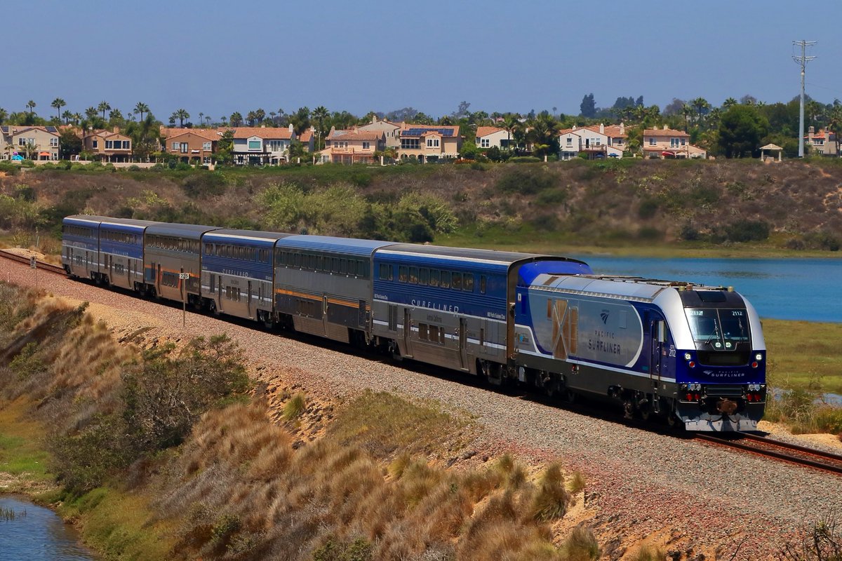 Sakukenpi's tweet photo. •綺麗なSurfliner（Excellent!)

•Lounge Carを借りてきたSurfliner (Good!)

•よくあるSurfliner(Easy)

•猫の手も借りたいSurfliner (Interesting) https://t.co/FiyQKeXPo9