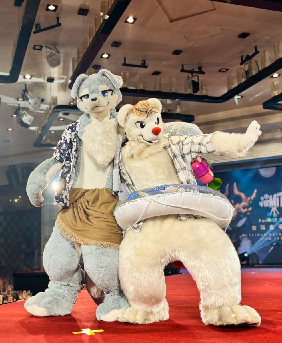 ByakuyaCoyote's tweet photo. #FurMIT24 #pdtk

その浮き輪はすごいらしいです⋯か

@nemus_ys &amp; @Rudolph_1109 https://t.co/TMuQBZ4wJm