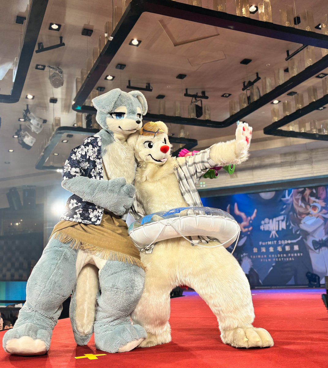 ByakuyaCoyote's tweet photo. #FurMIT24 #pdtk

その浮き輪はすごいらしいです⋯か

@nemus_ys &amp; @Rudolph_1109 https://t.co/TMuQBZ4wJm