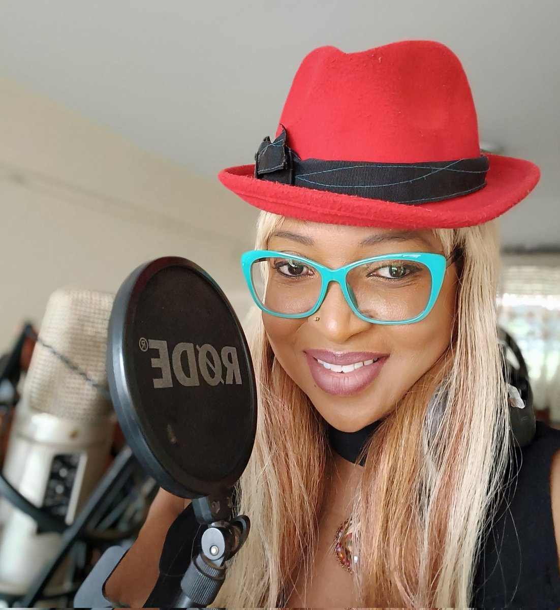 My new single release  Be Free is out  and available for streaming and download on
mdundo.com/song/3124941