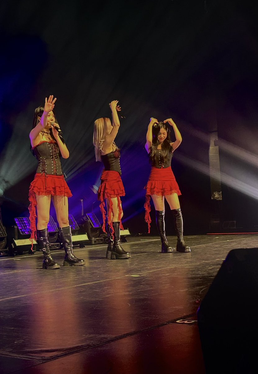 SeraphicUmji's tweet photo. What an amazing concert. Iโm so lucky to have been here tonight. #viviz #vivizindc #dcexpress https://t.co/vgGwxK5Zg8