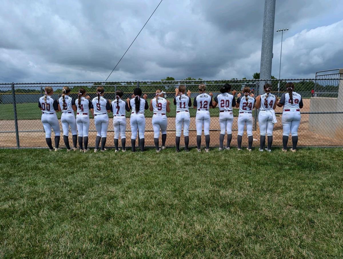 KaseyReaves2027's tweet photo. @BHSDogsSoftball girls had a day today for our #shockwaves09premier travel squad! @brooklynnd09 pitched 5  scoreless innings and @Etta_Schroering  drew a crucial walk and scored and I had an RBI double and scored twice. Big W to start off the Elite Select World Series. https://t.co/iKLCyOVQlD