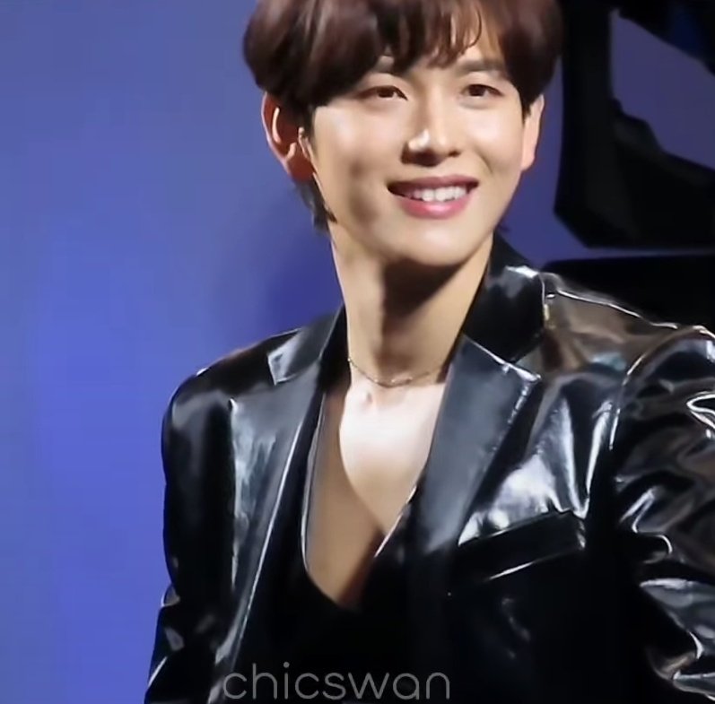 sunizup's tweet photo. Sorry, I still want an encore of Siwan's leather pants, but also the whole leather suit he wore in Japan... kk🤭💕

#YimSiwan #임시완 #WhyIAm https://t.co/0wNq8o7gxd