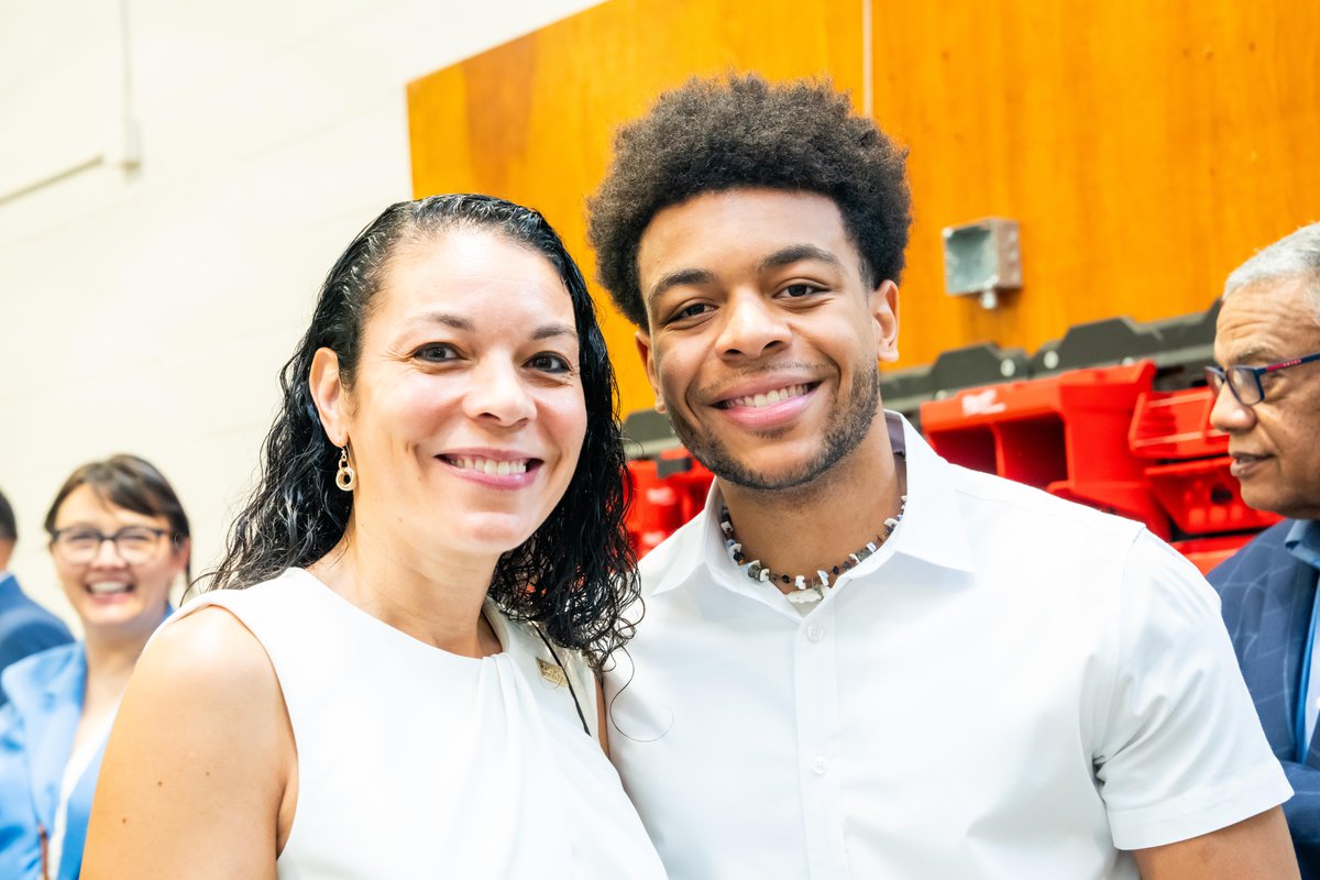 Huge news! 🎉 Sen. Sherrod Brown celebrated the Industrial Heartland Solar Coalition's $156M EPA grant today. Growth Opps CEO, Michael Jeans, highlighted the impact on low-income households across the Midwest. 🌞🔋 <a href="/GrowthOpps/">Growth Opps</a> #SolarForAll #CleanEnergy #GreenFuture