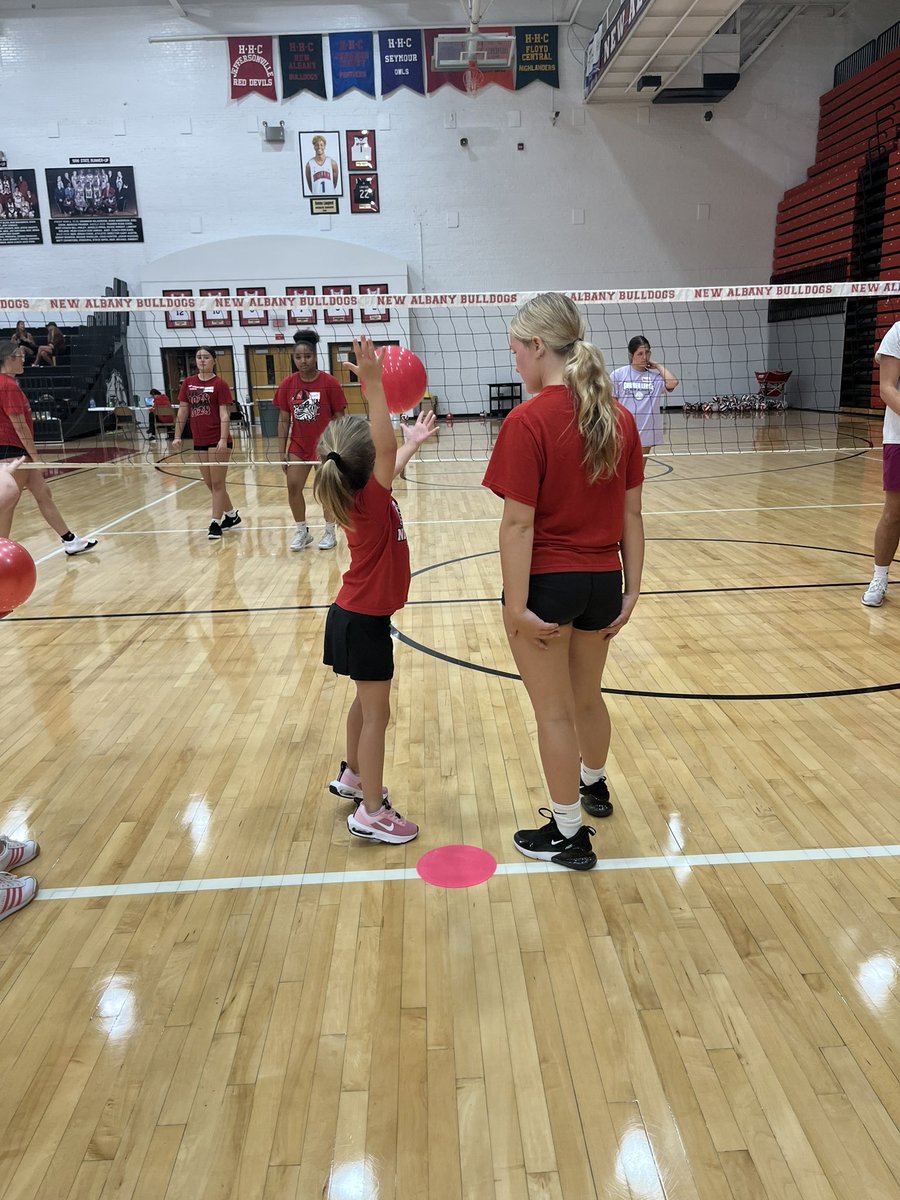 Coach_Woos's tweet photo. Kids Camp! It is always so rewarding to see how excited our high school athletes are to work with our elementary and middle school campers. Outstanding servant leadership. https://t.co/U3SKs7MxTW