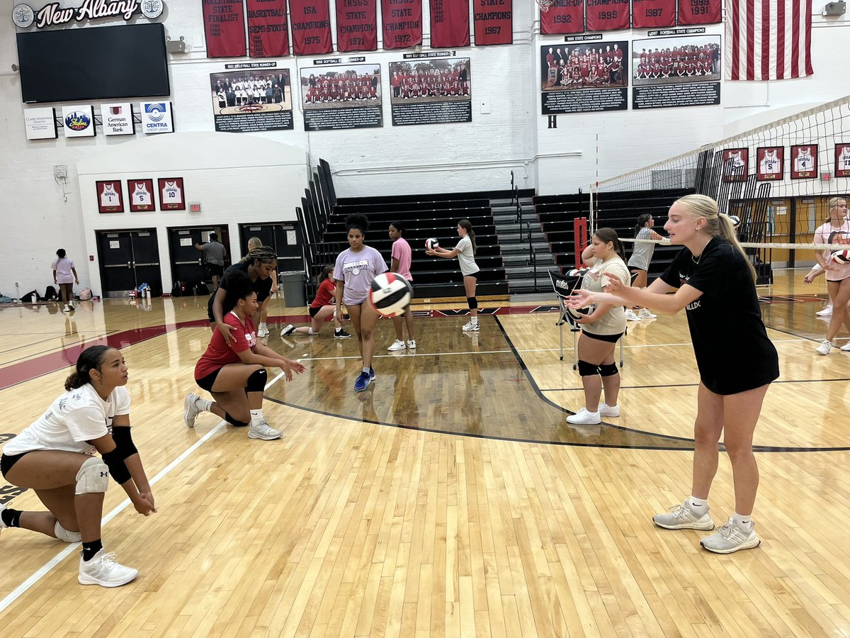 Coach_Woos's tweet photo. Kids Camp! It is always so rewarding to see how excited our high school athletes are to work with our elementary and middle school campers. Outstanding servant leadership. https://t.co/U3SKs7MxTW