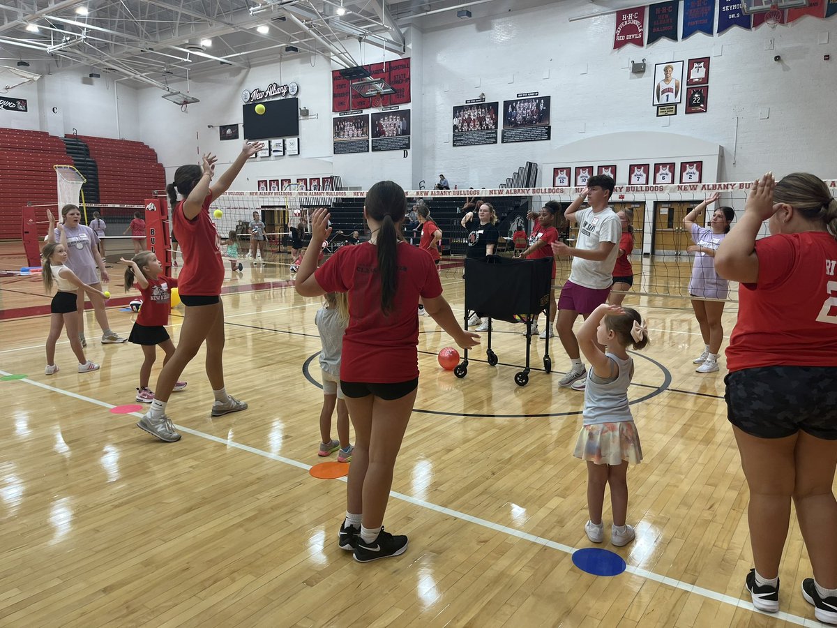 Coach_Woos's tweet photo. Kids Camp! It is always so rewarding to see how excited our high school athletes are to work with our elementary and middle school campers. Outstanding servant leadership. https://t.co/U3SKs7MxTW