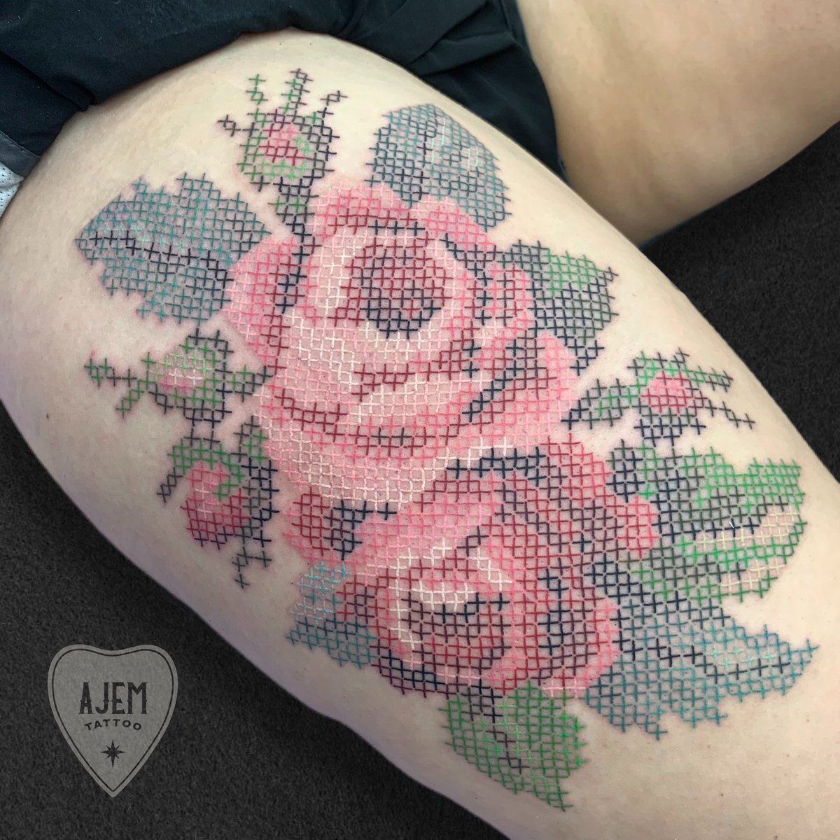ajemtattoo's tweet photo. anyways I’m a tattoo artist in Plymouth, MA &amp; I’m always happy to do cool stuff as long as you know what body part you want it on 🌞 https://t.co/0ucjezt2Ue