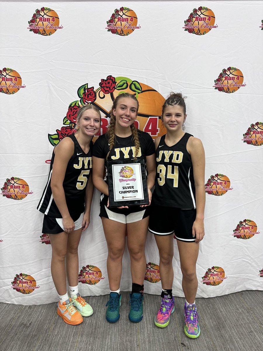 jadyn_willbball's tweet photo. This week was such a blessing! #TFNsRun4Roses2024 🌹🏀
Thankful to play with the best team @JYDBasketball - Heading home with some great memories and hardware. 🩶 https://t.co/h5RuatS5fC