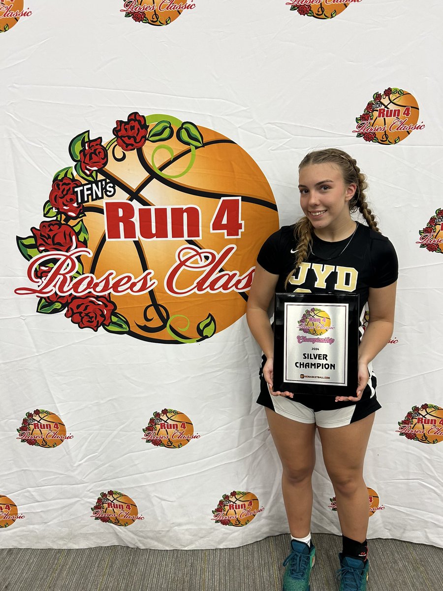 jadyn_willbball's tweet photo. This week was such a blessing! #TFNsRun4Roses2024 🌹🏀
Thankful to play with the best team @JYDBasketball - Heading home with some great memories and hardware. 🩶 https://t.co/h5RuatS5fC