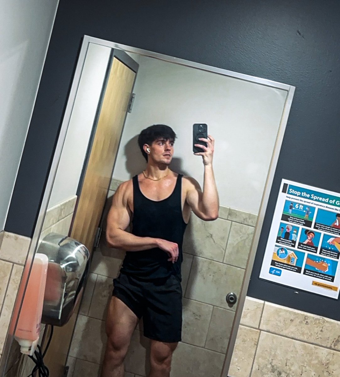 charredserpent's tweet photo. don’t forget to do ur hip thrusts https://t.co/TsdSLsDynx